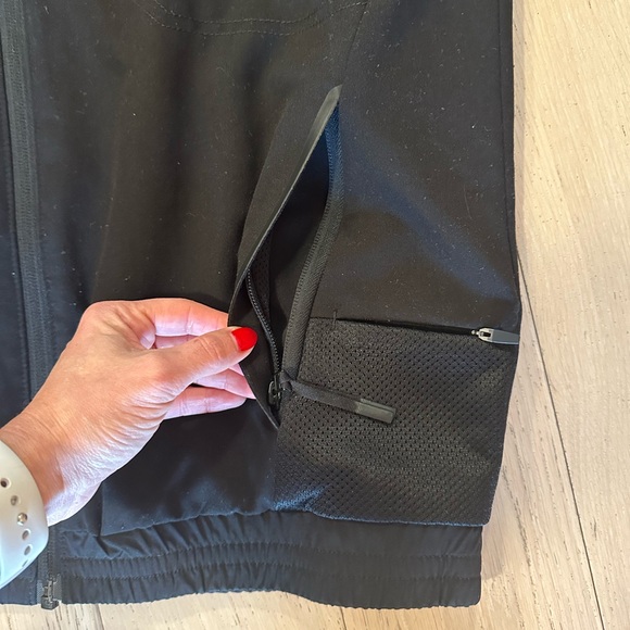 Black FIGS Windbreaker style jacket - Picture 2 of 5